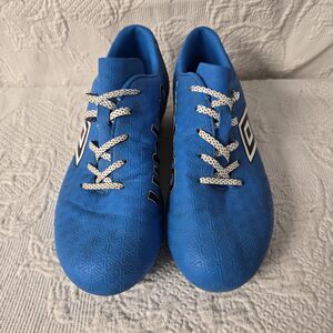 Umbro Women Soccer Shoes Left  8.5 Right 9 Electric Blue Lightly Used
